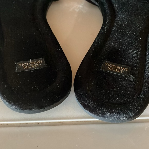 Womens Victoria Secret Sz M Blingy Open Toe Flat Sandals/Slippers Black Velvet - Picture 4 of 6